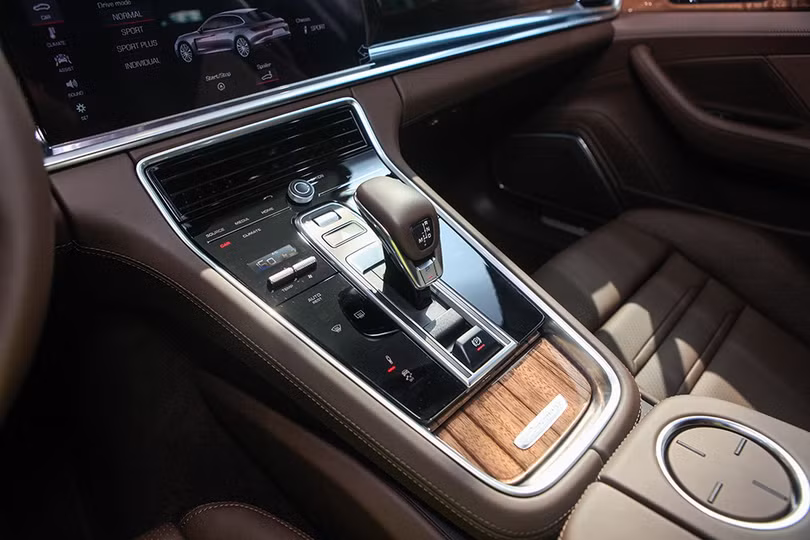 Chi tiết Porsche Panamera 4 Sport Turismo giá 6,642 tỷ tại Việt Nam