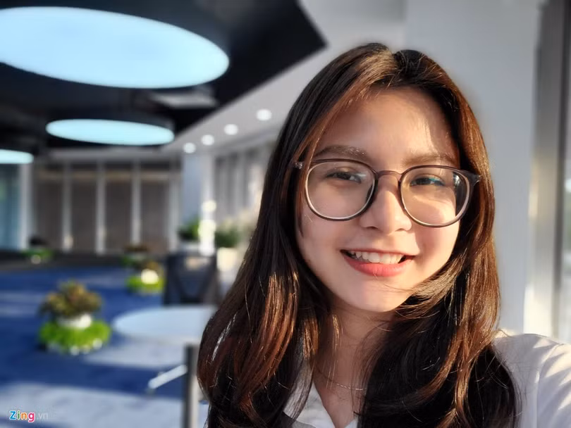 Trong hộp của Galaxy Fold giá 50 triệu có gì?
