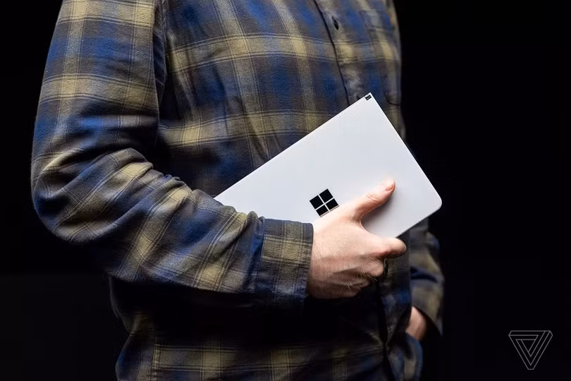 Microsoft ra mắt laptop 2 màn hình, mỏng kinh ngạc