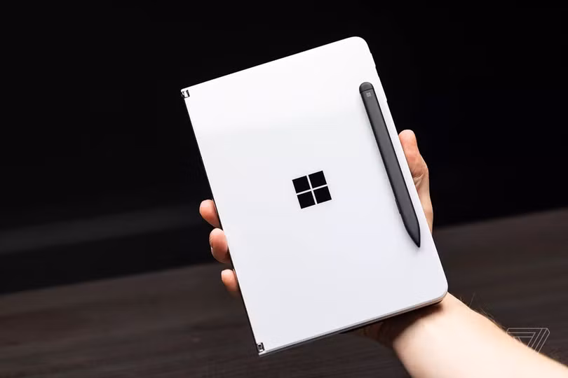 Microsoft ra mắt laptop 2 màn hình, mỏng kinh ngạc