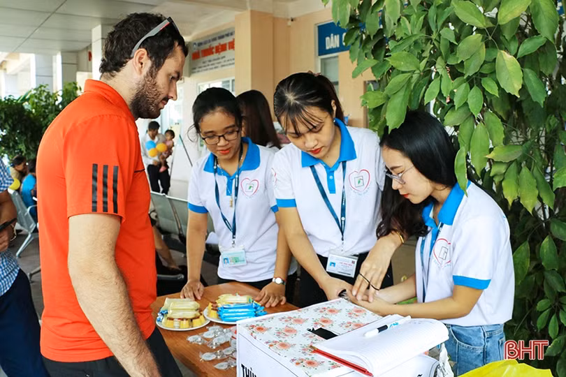 Trao gửi yêu thương