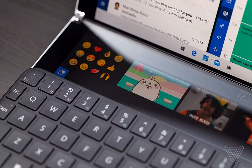 Microsoft ra mắt laptop 2 màn hình, mỏng kinh ngạc