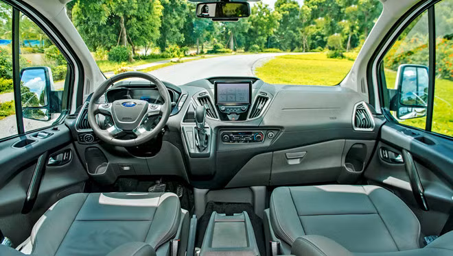 Ford Tourneo có đủ sức cạnh tranh Kia Sedona tại Việt Nam?