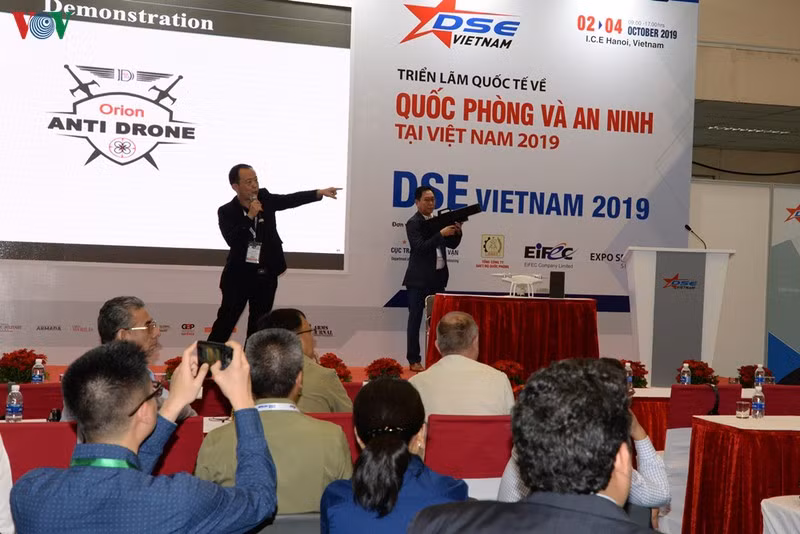 Vũ khí hiện đại nước ngoài tại triển lãm quốc phòng - an ninh ở Hà Nội