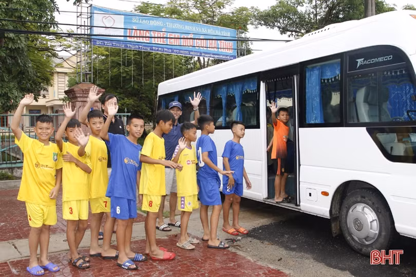 Đội Hà Tĩnh xuất quân dự Giải bóng đá quốc gia dành cho trẻ em có hoàn cảnh đặc biệt