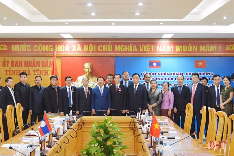 Hà Tĩnh đón nhận Huân chương Lao động hạng I của nước CHDCND Lào
