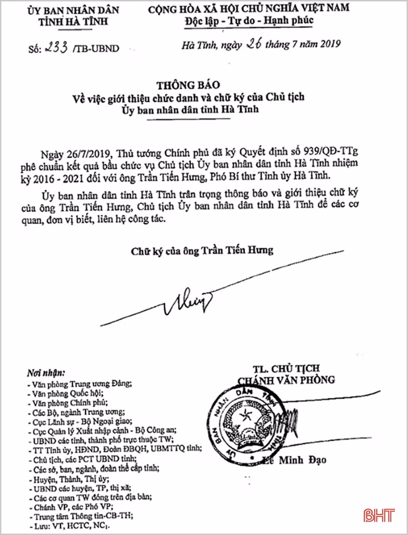 Giới thiệu chức danh, chữ ký của Chủ tịch UBND tỉnh Hà Tĩnh
