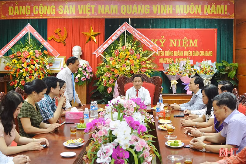 Lãnh đạo Hà Tĩnh chúc mừng ngày truyền thống ngành Tuyên giáo