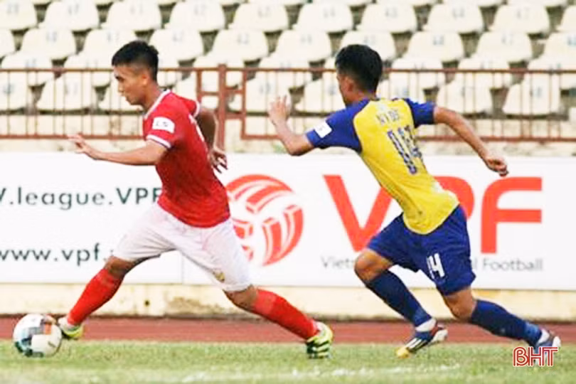 Hồng Lĩnh Hà Tĩnh hạ gục chủ nhà Đồng Tháp 4-2, giữ vững ngôi đầu