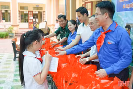 Tuổi trẻ Hà Tĩnh tổ chức nhiều hoạt động hướng về thanh thiếu nhi vùng biên
