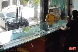 Khẩn trương truy bắt nghi phạm vụ cướp tiệm vàng ở Đức Thọ