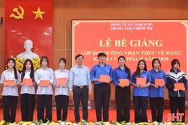 Những lá đơn của người thầy xin trở về bục giảng