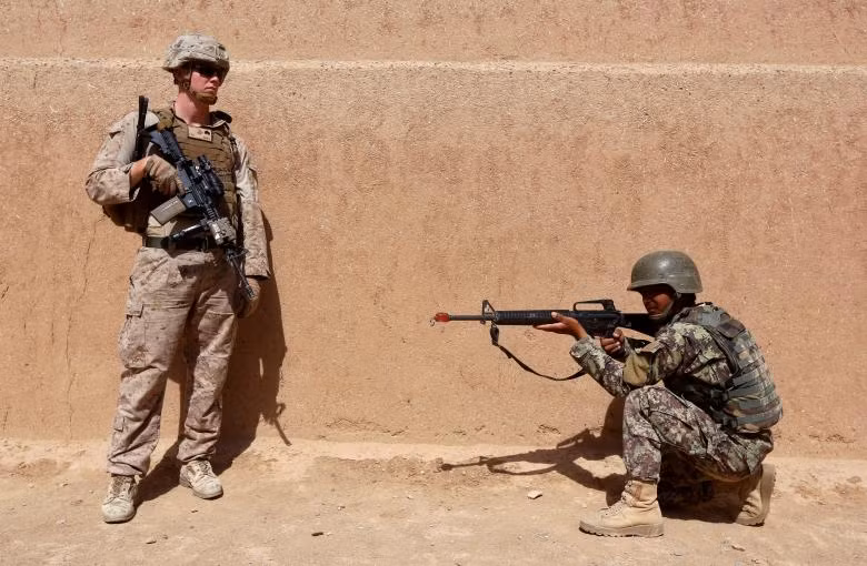 photo thuy quan luc chien my huan luyen binh si afghanistan chong taliban