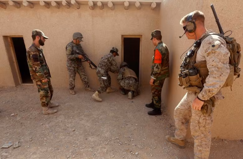 photo thuy quan luc chien my huan luyen binh si afghanistan chong taliban