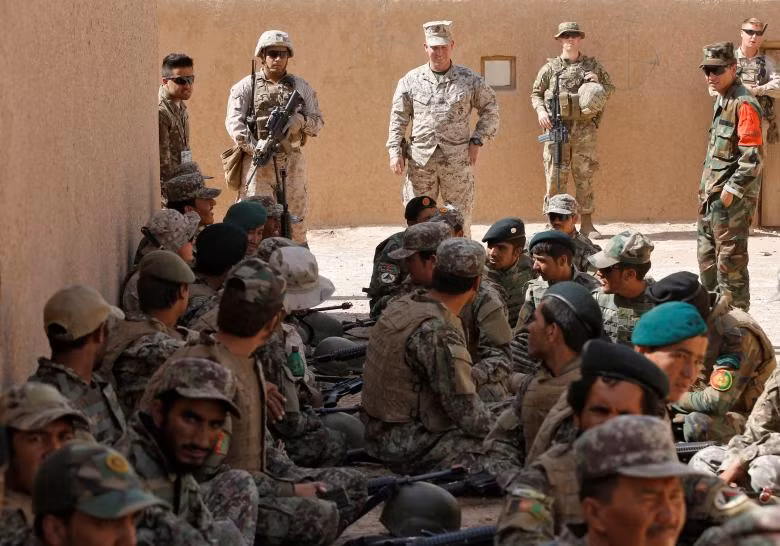 photo thuy quan luc chien my huan luyen binh si afghanistan chong taliban
