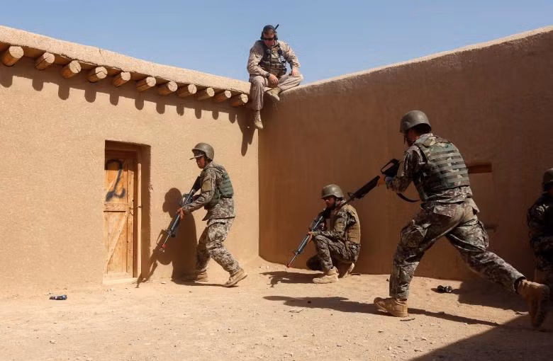 photo thuy quan luc chien my huan luyen binh si afghanistan chong taliban