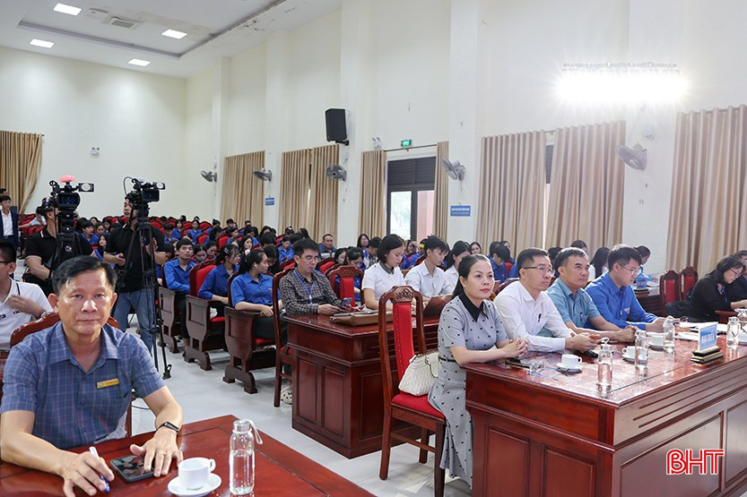 Đại biểu tham dự.