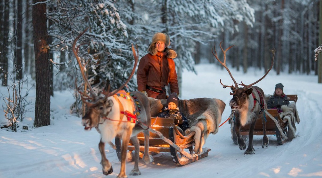 Đến thăm quê hương của ông già Noel