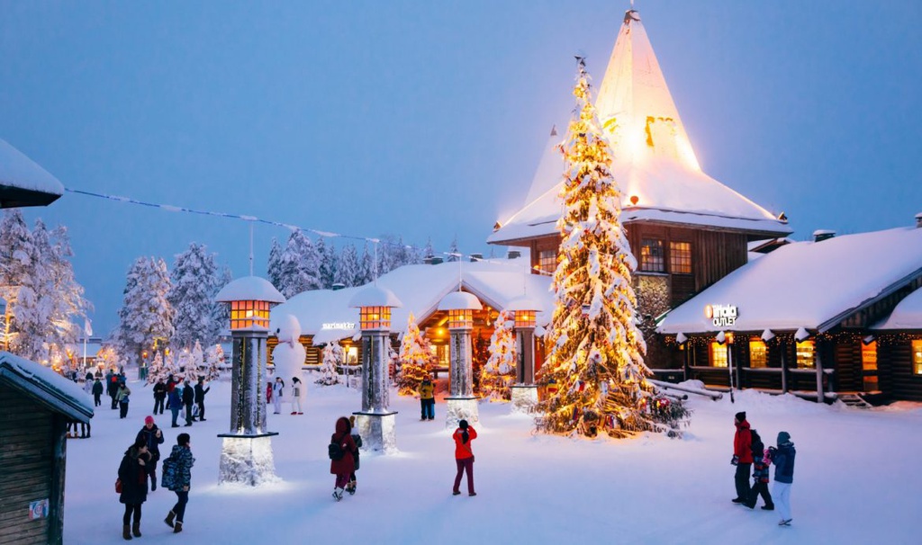 Đến thăm quê hương của ông già Noel