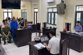 Tụ tập đánh xóc đĩa ăn tiền, 10 bị cáo nhận án