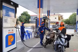 Tiếp tục giảm thuế xăng dầu đến hết năm nay