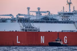 LNG chuyển hướng sang châu Á, châu Âu chạy đua tích trữ khí đốt