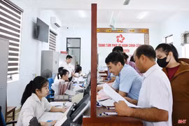 Chính phủ yêu cầu tiếp tục công chứng khi chuyển nhượng quyền sử dụng đất