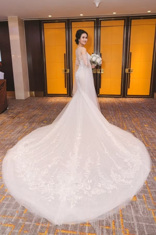 Hé lộ 6 bộ váy cưới lộng lẫy nhất của sao Việt trong năm 2019