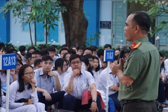 Ban hành Chỉ thị tăng cường giáo dục đạo đức, lối sống cho học sinh, sinh viên