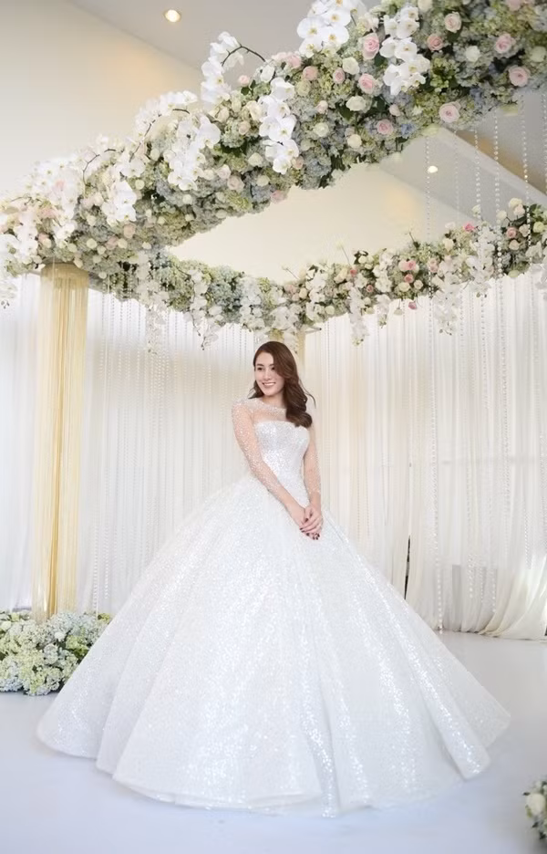 Hé lộ 6 bộ váy cưới lộng lẫy nhất của sao Việt trong năm 2019