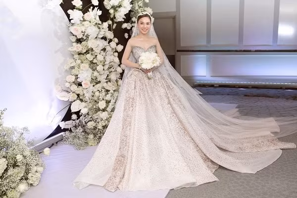 Hé lộ 6 bộ váy cưới lộng lẫy nhất của sao Việt trong năm 2019