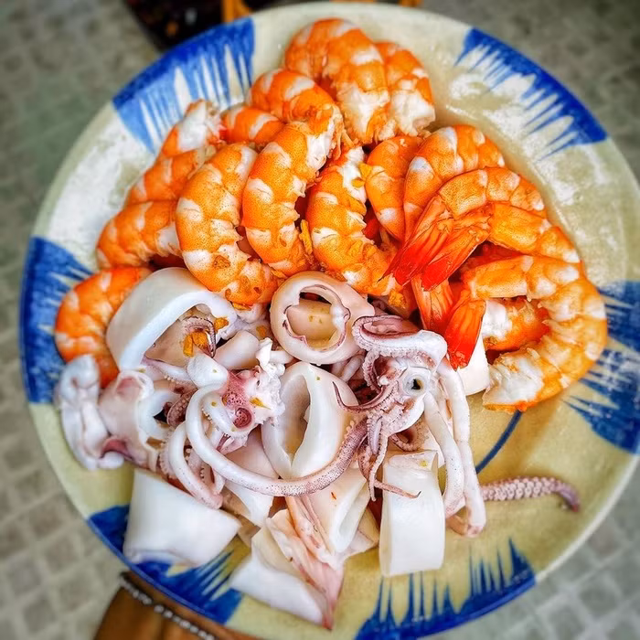 Trời lạnh làm nồi lẩu mắm mát ruột, thơm lừng cả nhà
