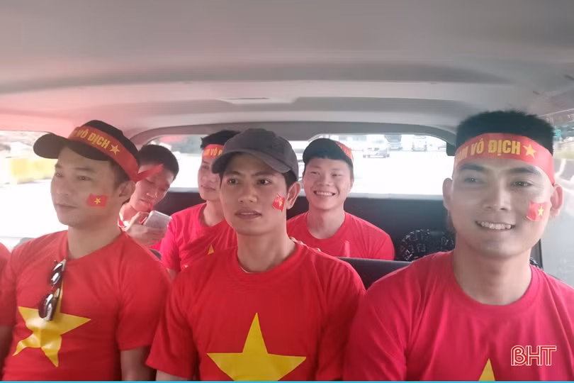CĐV Hà Tĩnh tại Philipines trước giờ bóng lăn U22 Việt Nam vs U22 Thái Lan
