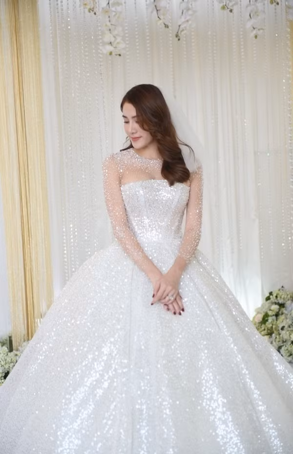 Hé lộ 6 bộ váy cưới lộng lẫy nhất của sao Việt trong năm 2019