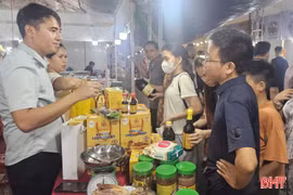 Nước mắm truyền thống “đắt hàng” tại hội chợ ở Hà Tĩnh