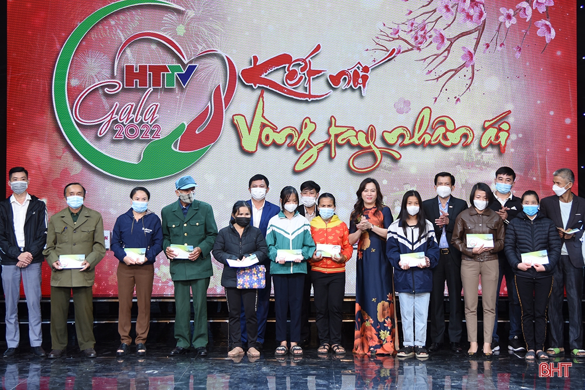 Gala “HTTV - Kết nối vòng tay nhân ái” kêu gọi gần 1,5 tỷ đồng hỗ trợ các hoàn cảnh khó khăn
