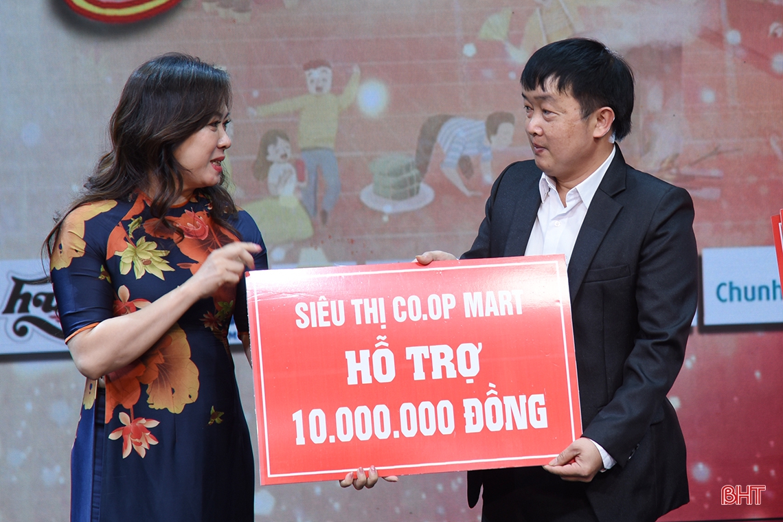 Gala “HTTV - Kết nối vòng tay nhân ái” kêu gọi gần 1,5 tỷ đồng hỗ trợ các hoàn cảnh khó khăn