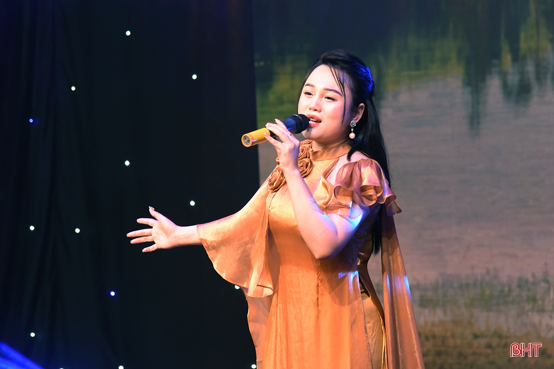 Gala “HTTV - Kết nối vòng tay nhân ái” kêu gọi gần 1,5 tỷ đồng hỗ trợ các hoàn cảnh khó khăn