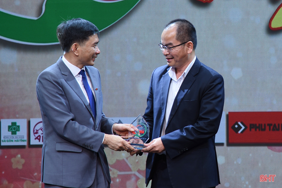Gala “HTTV - Kết nối vòng tay nhân ái” kêu gọi gần 1,5 tỷ đồng hỗ trợ các hoàn cảnh khó khăn
