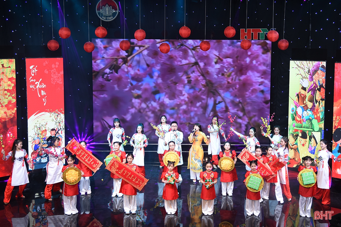 Gala “HTTV - Kết nối vòng tay nhân ái” kêu gọi gần 1,5 tỷ đồng hỗ trợ các hoàn cảnh khó khăn