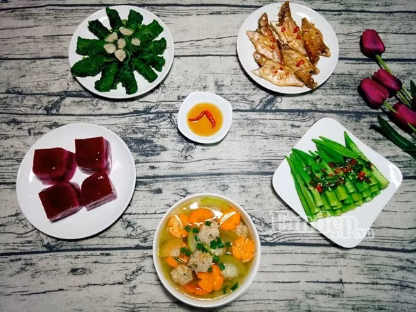 goi y thuc don com ngon ngay mat troi chi nhin thoi da ua nuoc mieng