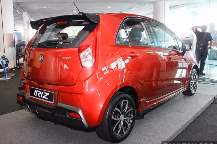 oto proton iriz gia 233 trieu khien nguoi viet phat them