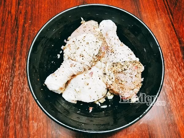 doi mon cho gia dinh voi dui ga nuong tieu thom nuc mui
