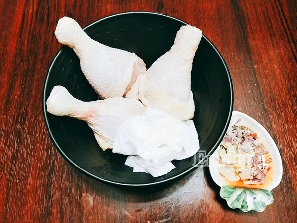 doi mon cho gia dinh voi dui ga nuong tieu thom nuc mui