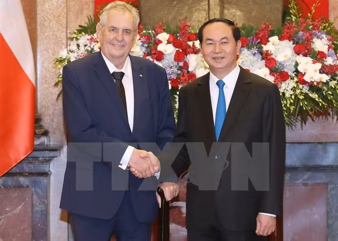 chu tich nuoc tran dai quang chieu dai chao mung tong thong sec