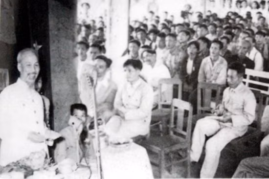 bac ho luon co mot suc hut ky la