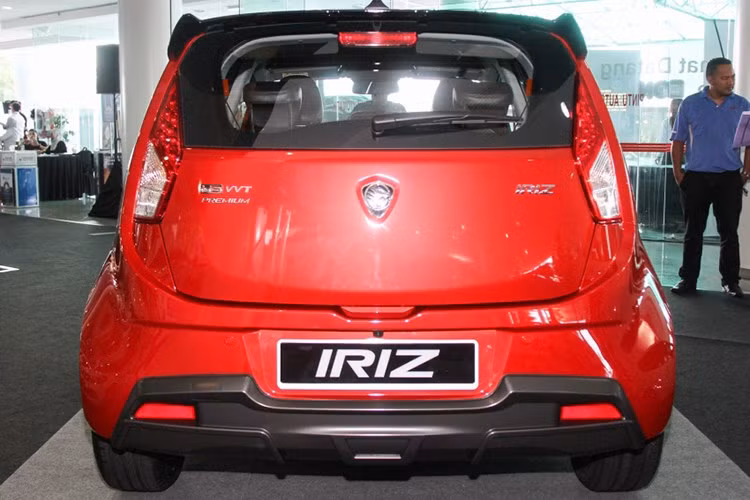 oto proton iriz gia 233 trieu khien nguoi viet phat them