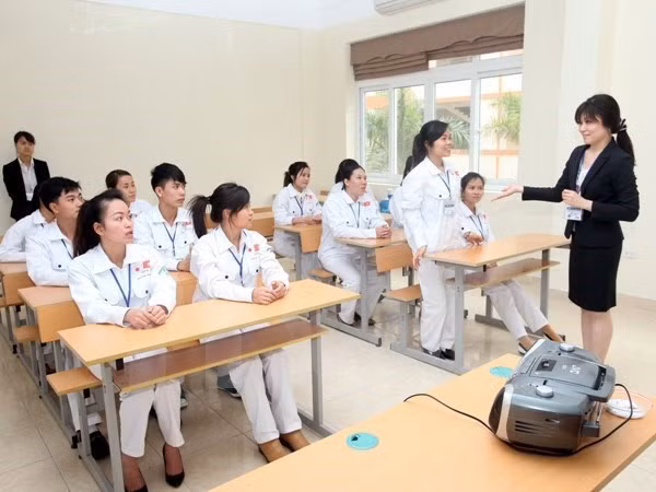 doanh nghiep khong duoc thu tien dat coc cua lao dong di nhat ban