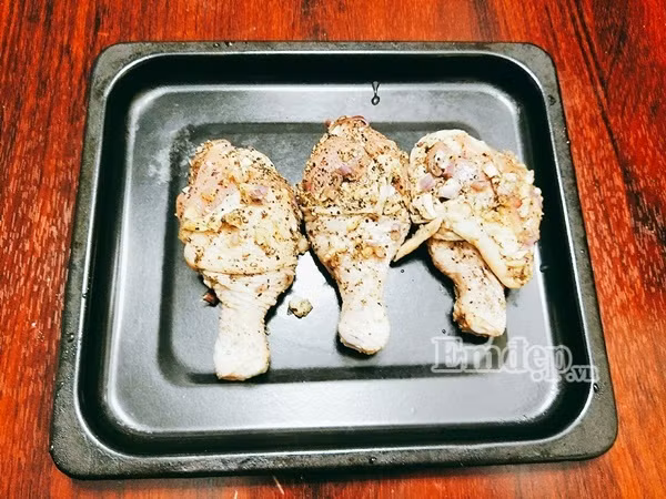 doi mon cho gia dinh voi dui ga nuong tieu thom nuc mui
