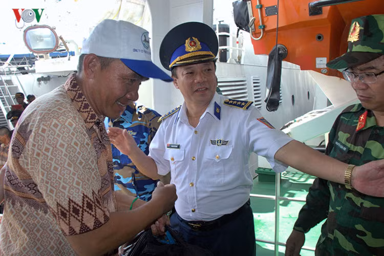 hanh trinh gan 600 hai ly dua 695 ngu dan tu indonesia ve viet nam